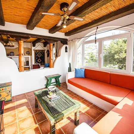 Villa With Shared Pool And Backyard In Bodrum *